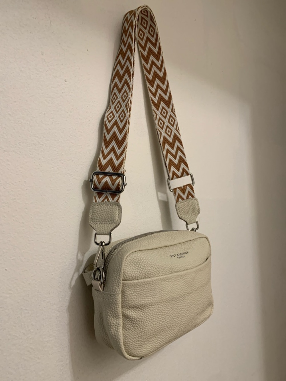 🥳2x Host pick🥳 genuine leather crossbody bag - Picture 2 of 13